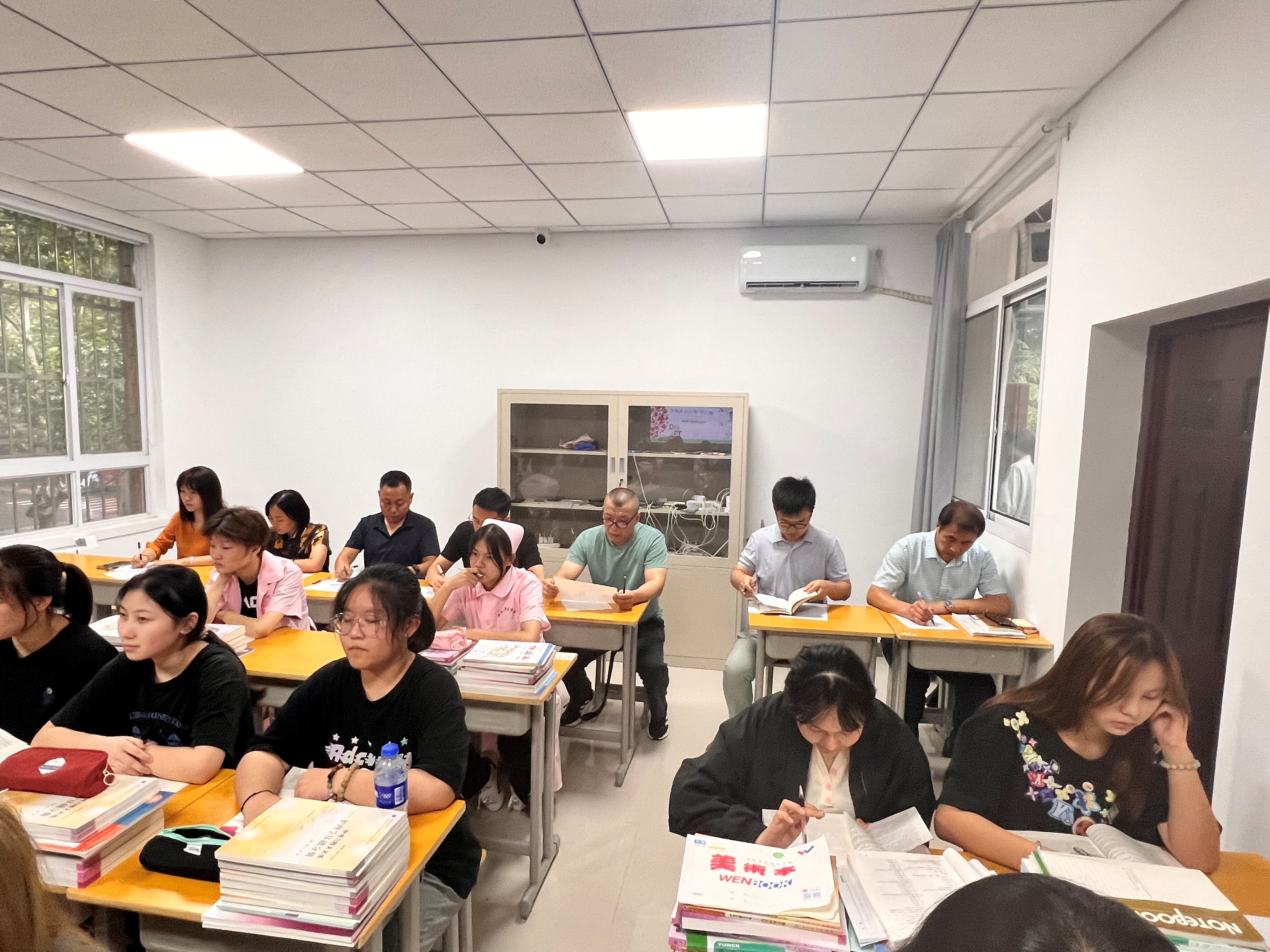 西安市教科院来我校调研(图1)