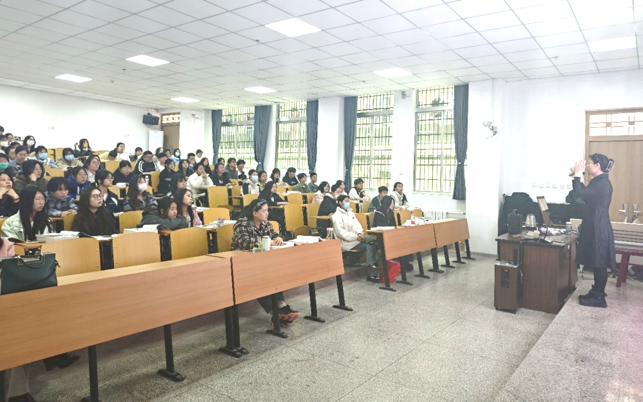 人民卫生出版社讲师团在我校进行2024年护士资格考试串讲(图1)
