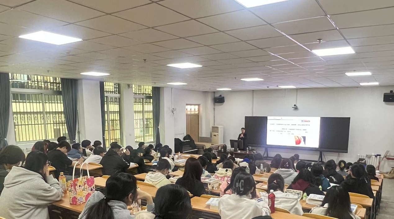 人民卫生出版社讲师团在我校进行2024年护士资格考试串讲(图2)