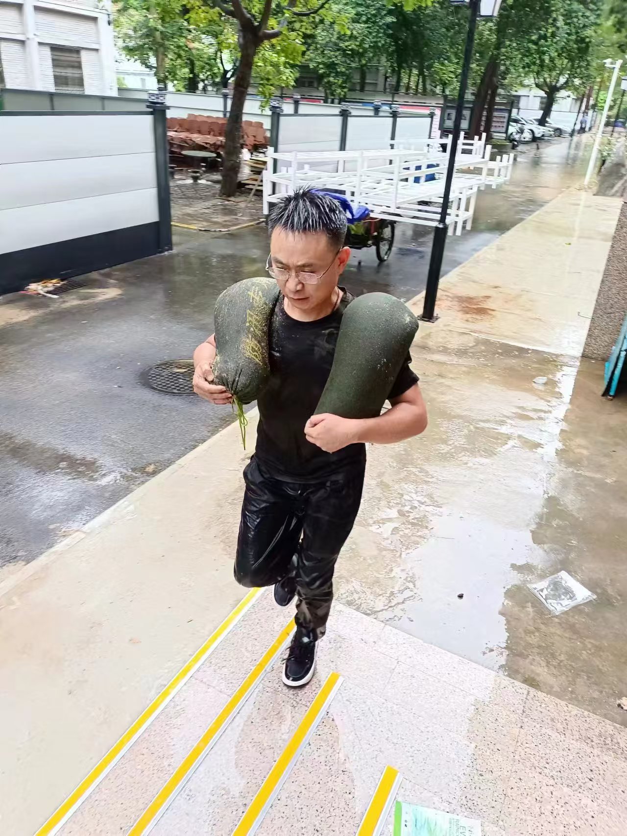 行政第二党支部打造“用心服务  精益求精”党建品牌名片——西安市卫生学校党支部品牌建设评比活动(图4)