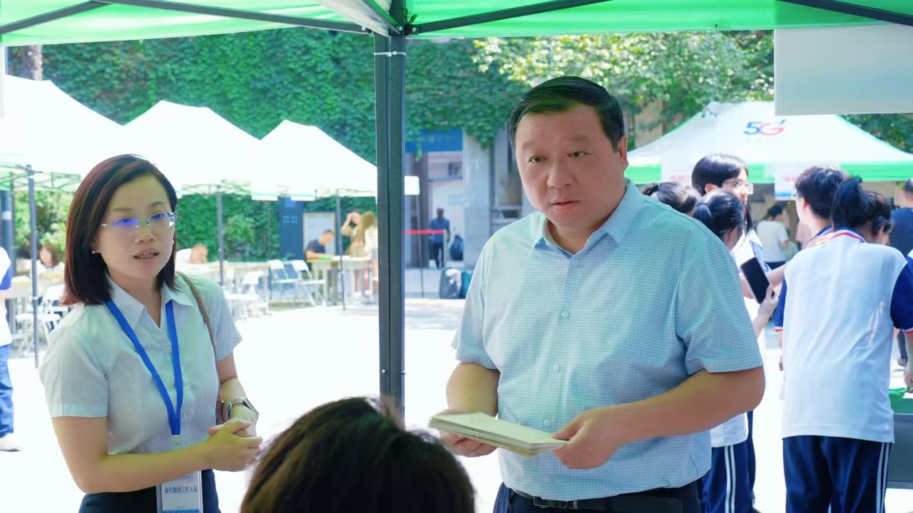 行政第二党支部打造“用心服务  精益求精”党建品牌名片——西安市卫生学校党支部品牌建设评比活动(图7)