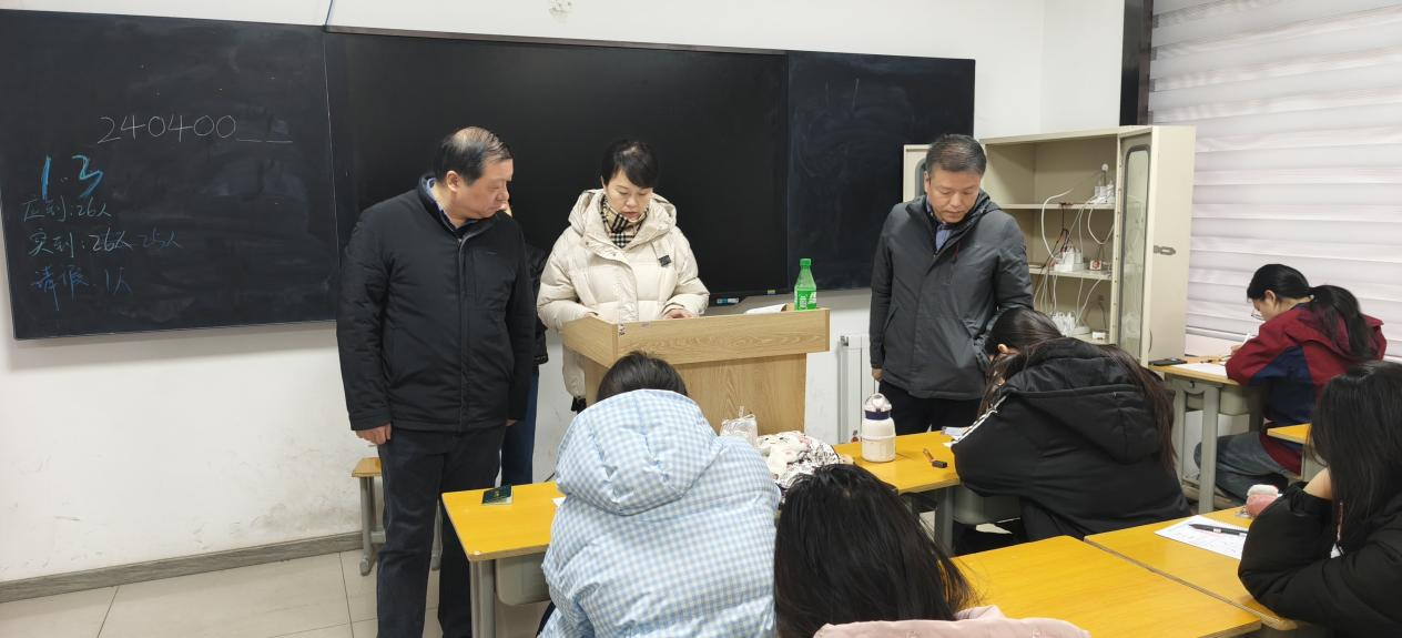 “耕耘有时 收获已至”——西安市卫生学校顺利完成2024至2025学年度第一学期期末考试(图2)