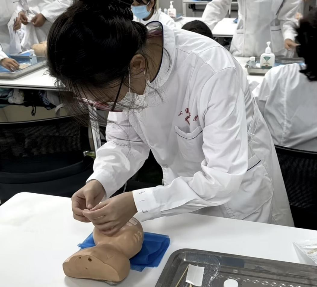 笃志奋进！西安市卫生学校齐怡佳逆袭升研，绘就医学逐梦绮卷(图1)