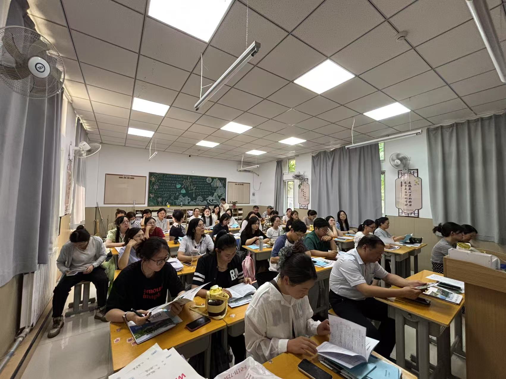 我校成功举办2025年招生团队专题培训会—强技能  优服务  促发展 全力备战招生工作(图1)